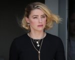 Amber Heard afferma che un giurato del processo contro Johnny Depp non è chi afferma di essere