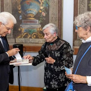 Il cacciatore di nazisti: Segio Mattarella conferisce alle sorelle Bucci l'Ordine al Merito della Repubblica