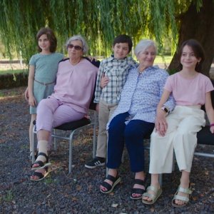 Il cacciatore di nazisti: Andra e Tatjana Bucci insieme alle attrici che le hanno rappresentate nel documentario