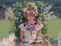 Florence Pugh rivela: 'Dopo Midsommar ho vissuto sei mesi di depressione, ho abusato di me stessa'
