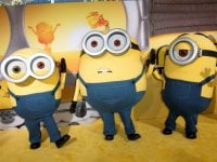 Minions 2: i cinema britannici vietano agli adolescenti di presentarsi in giacca e cravatta