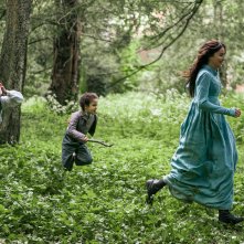 Persuasione: Dakota Johnson in una scena del film