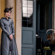 Persuasione: Dakota Johnson in un momento del film