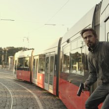 The Gray Man: Ryan Gosling in una scena d'azione