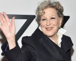 Bette Midler risponde alle critiche ricevute per il tweet 'anti-trans'