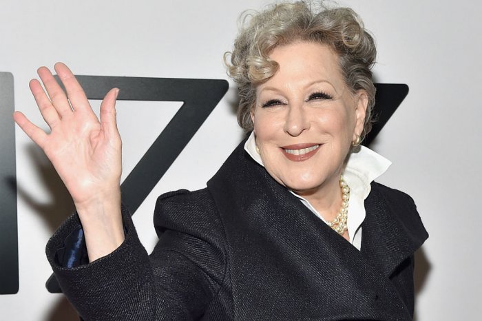 Bette Midler risponde alle critiche ricevute per il tweet 'anti-trans'