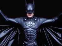 Batman &amp; Robin: il famoso costume di George Clooney sarà venduto all'asta