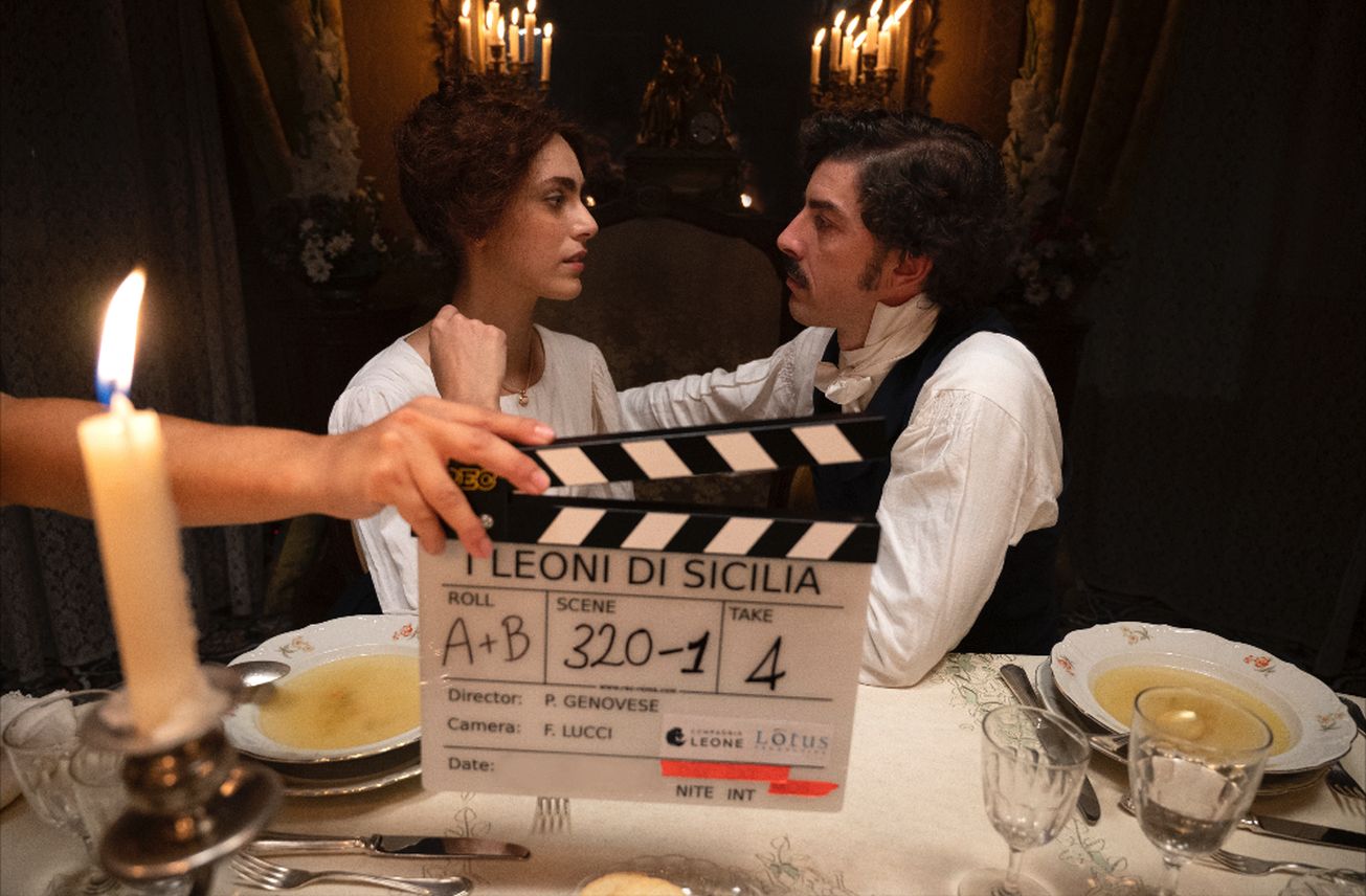 “I Leoni di Sicilia”, finite le riprese l’annuncio su Instagram di Miriam Leone e Vinicio Marchioni “I Leoni di Sicilia”, finite le riprese l’annuncio su Instagram di Miriam Leone e Vinicio Marchioni