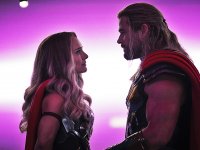 Thor: Love And Thunder, Natalie Portman: 'Adesso le supereroine sono di più, ma non basta ancora'