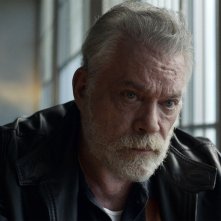 Black Bird: un intenso primo piano di Ray Liotta