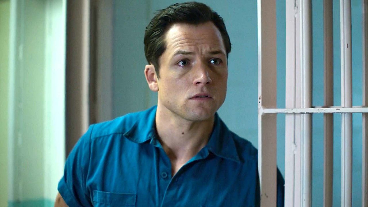 Primo piano di Taron Egerton in Black Bird