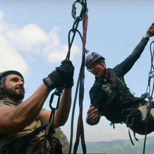 Ranveer vs. Wild with Bear Grylls: una scena
