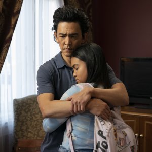 Don't Make Me Go: John Cho e Mia Isaac in un tenero abbraccio
