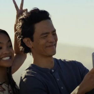 Don't Make Me Go: John Cho e Mia Isaac in una scena del film