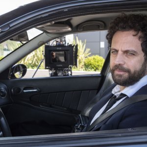 Toilet: Gabriele Pignotta in una scena