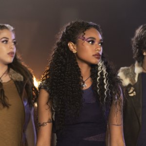 Zombies 3: Chandler Kinney, Pearce Joza, Ariel Martin in una scena