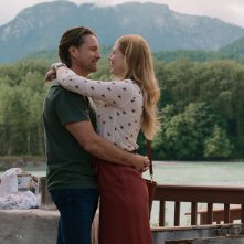 Virgin River 4: Martin Henderson e Alexandra Breckenridge in una scena