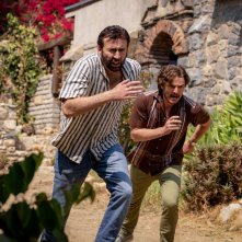 Il talento di Mr. C: Nicolas Cage, Pedro Pascal in una scena del film