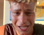 Dennis Dosio piange per la chiusura del profilo Instagram, poi svela la verità (VIDEO)