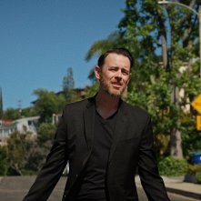 How It Ends: Colin Hanks in una scena
