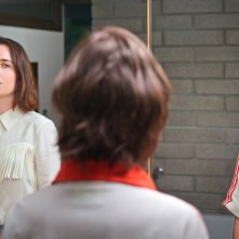 How It Ends: Cailee Spaeny, Zoe ListerJones in una scena del film