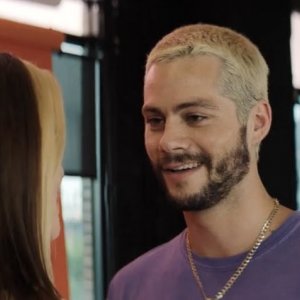 Not Okay: Dylan O'Brien in una scena