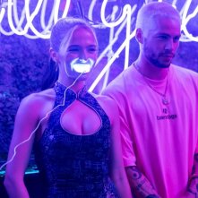 Not Okay: Zoey Deutch, Dylan O'Brien in una scena