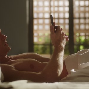 Uncoupled:Neil Patrick Harris in una scena