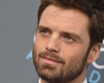 Sebastian Stan deforme e irriconoscibile nella prima foto del film A Different Man