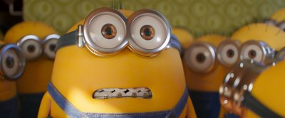 Gli adolescenti che invadono le sale del film dei Minions in giacca e  cravatta