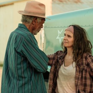 Paradise Highway: Juliette Binoche e Morgan Freeman in una scena