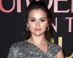 Selena Gomez produrrà il remake del film Una donna in carriera