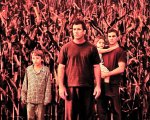 Signs: tra Shyamalan e Mel Gibson. Vent'anni dopo il terrore alieno è ancora da brividi