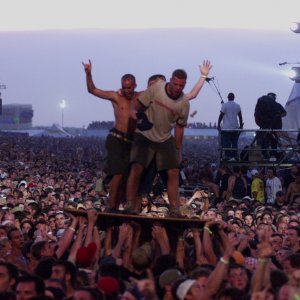 Trainwreck: Woodstock '99 - un'immagine della serie