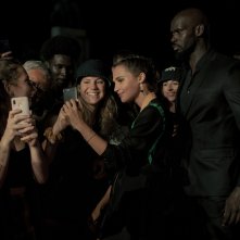 Irma Vep: Alicia Vikander in un momento della serie