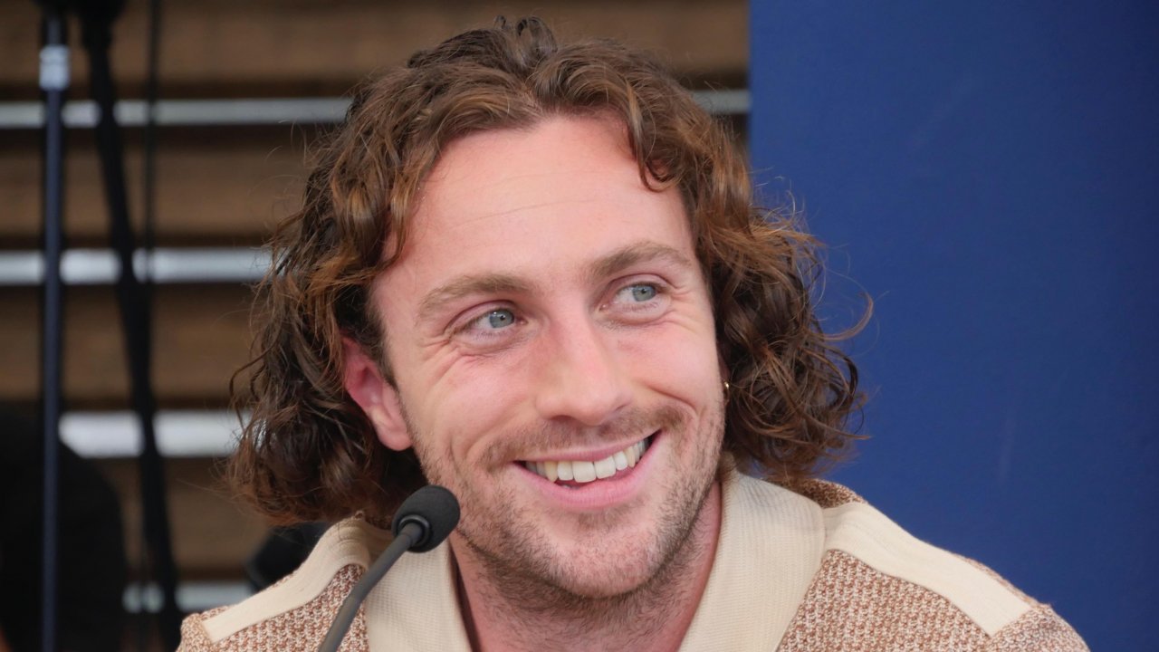 Un primo piano di Aaron Taylor-Johnson a Locarni