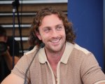 Aaron Taylor-Johnson muscoloso e trasandato nelle prime foto dal set di 28 anni dopo