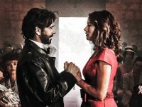 Sposa in rosso, la recensione: Amore e altri guai