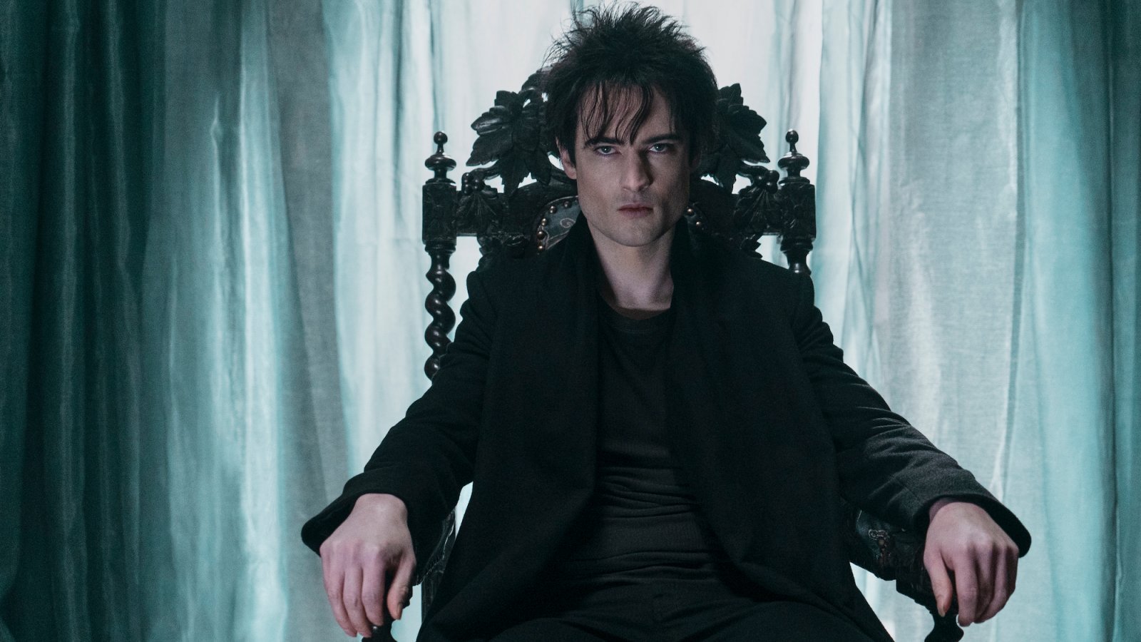 Tom Sturridge in una scena di The Sandman