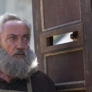 Il mio vicino Adolf: un primo piano di Udo Kier