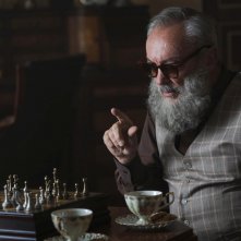 Il mio vicino Adolf: un primo piano di Udo Kier