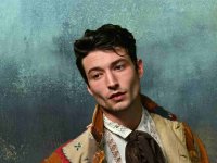 Ezra Miller è stato accusato in Vermont di furto con scasso