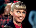 Battuta all'asta la giacca di pelle di Olivia Newton-John in Grease: ecco il prezzo di vendita