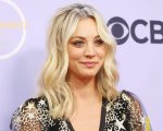 Kaley Cuoco, la star de L'Assistente di Volo nella nuova serie tv Based on a True Story