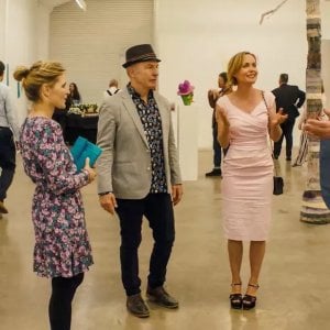 Worlds Apart - Mondi lontani: Danny Huston, Bob Odenkirk, Radha Mitchell in una scena del film