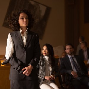 She-Hulk: Attorney at Law, Tatiana Maslany in una scena della serie Marvel