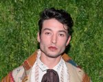 Ezra Miller si scusa e rivela: 'Sto facendomi aiutare per affrontare i miei problemi mentali'