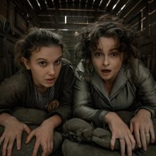 Enola Holmes 2: Millie Bobby Brown e Helena Bonham Carter in una foto del sequel