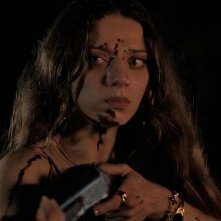 La casa nella palude: Angela Sarafyan in un'immagine