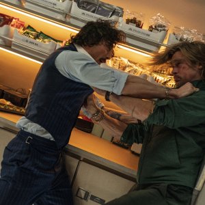 Bullet Train: Brad Pitt, Aaron Taylor-Johnson in una scena action